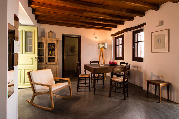 The interior of the house Alosanthos in Folegandros